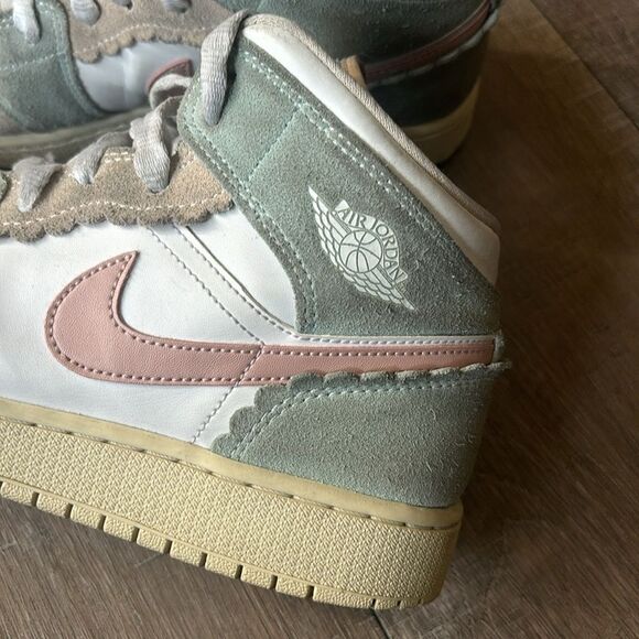 Nike Air Jordan Mid Scalloped - Picture 5 of 8